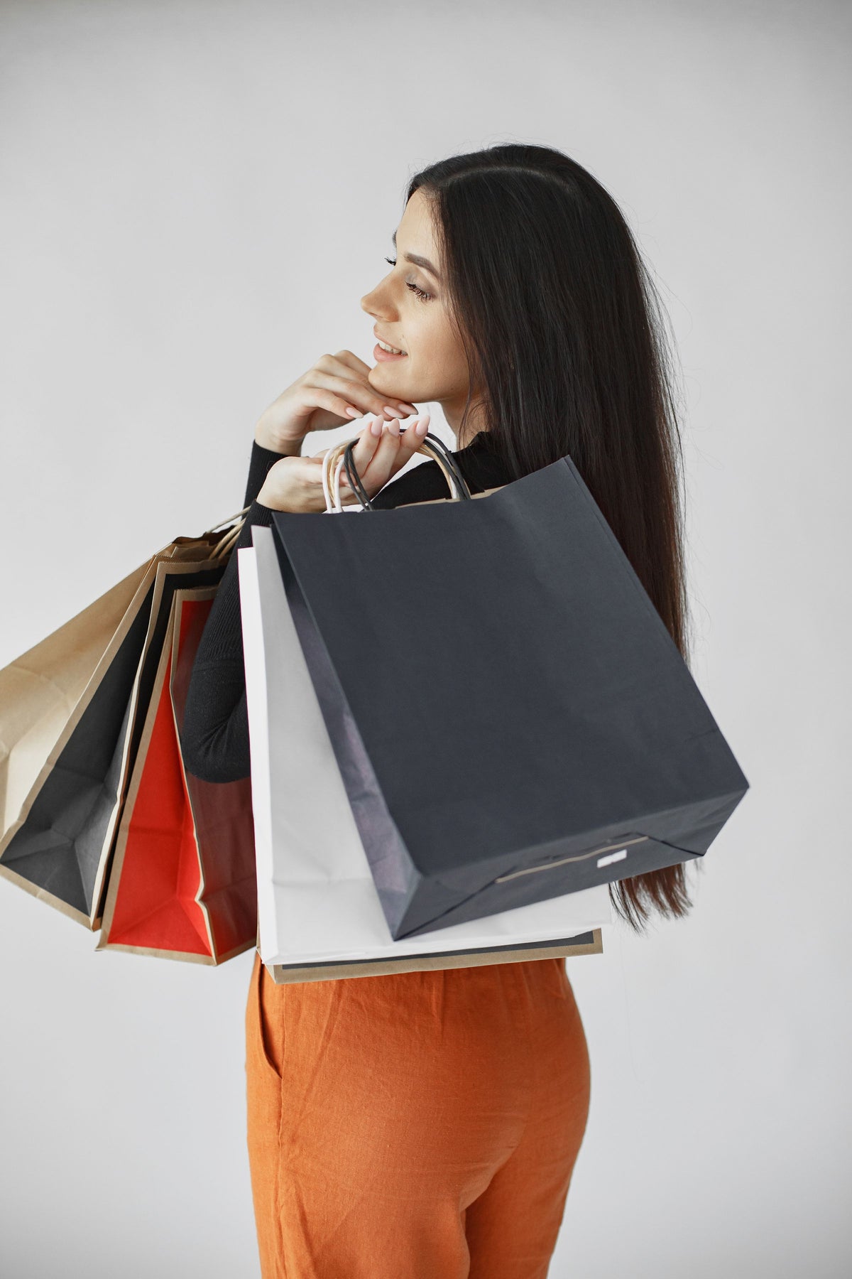 Donna con buste shopping