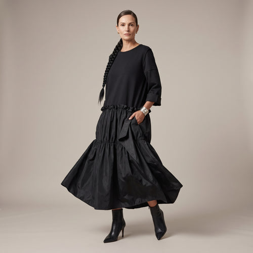 Abito con gonna in taffeta indossato - davanti