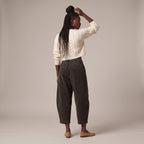 Pantaloni baggy in velluto a costine marroni indossati - retro