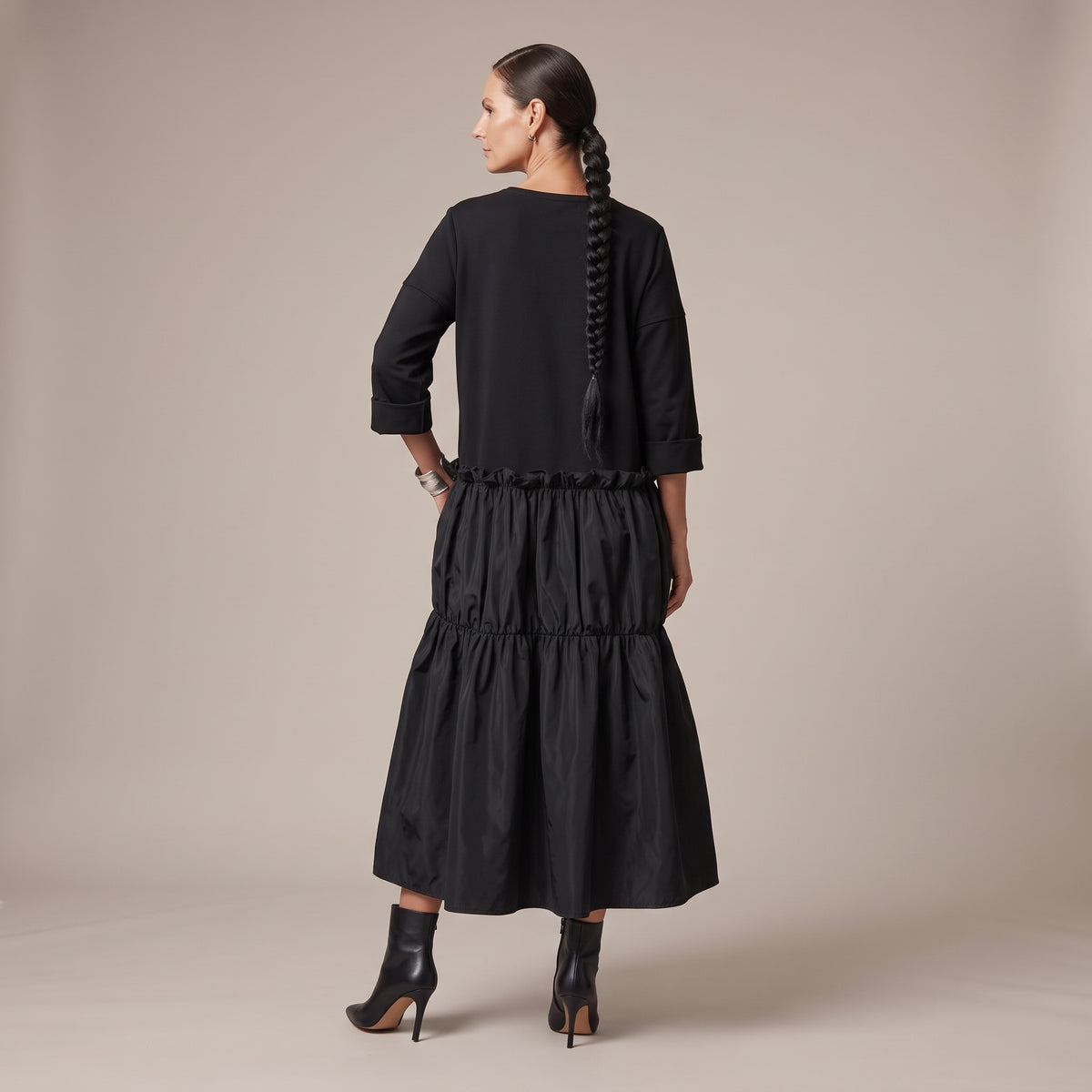 Abito con gonna in taffeta indossato - retro
