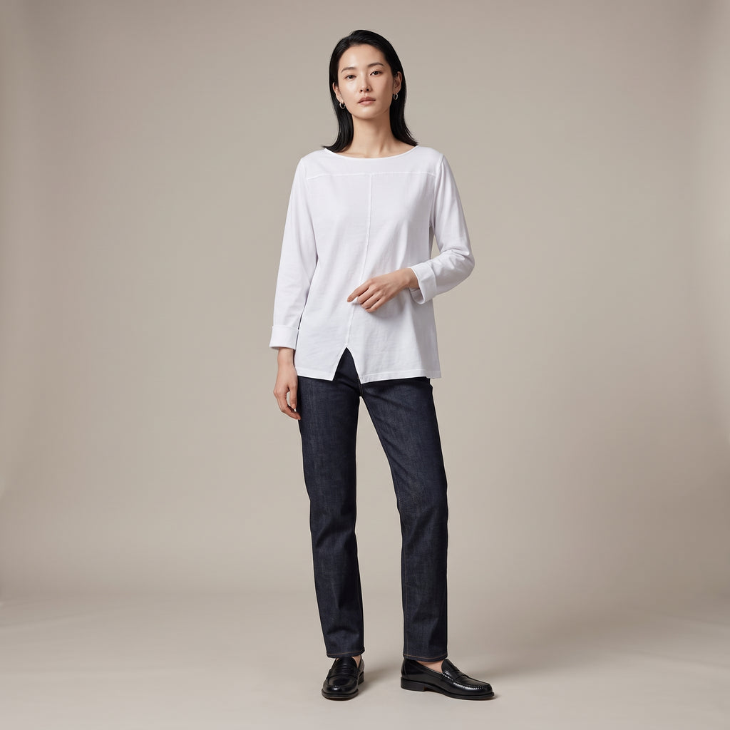 Maglia in cotone con spacchetto bianca indossata - davanti