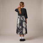 Abito con gonna a fiori indossato - retro