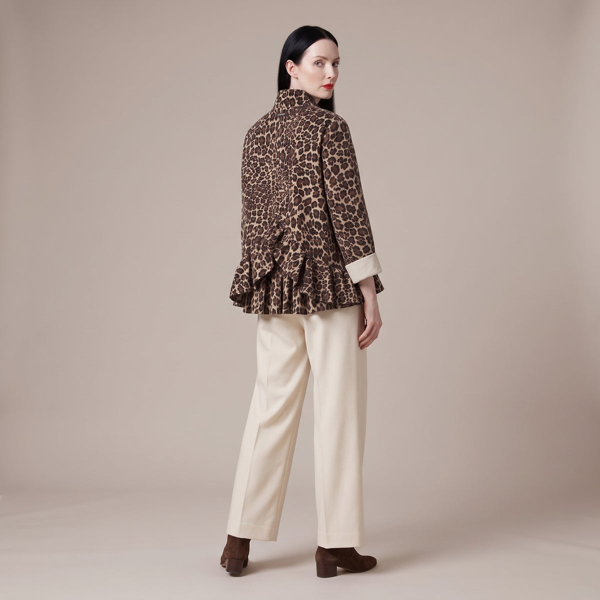 Giacca animalier in velluto a coste indossata - retro