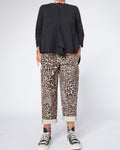 Pantaloni animalier indossati