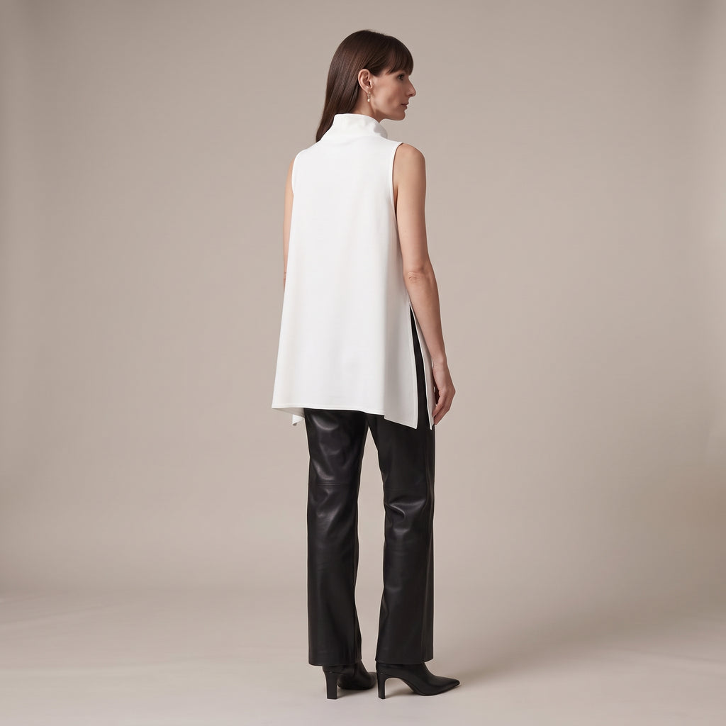 Gilet a collo alto bianco indossato - retro
