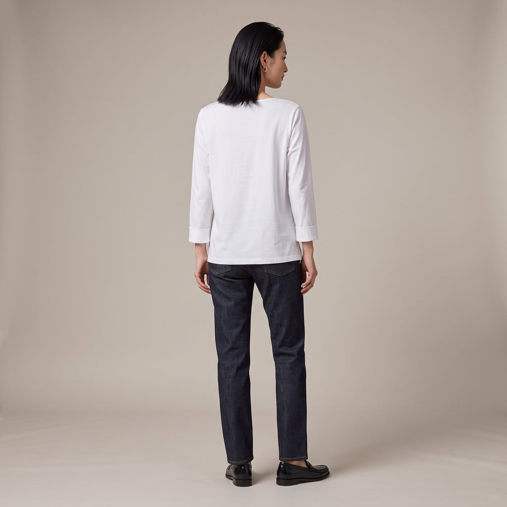 Maglia in cotone con spacchetto bianca indossata - retro